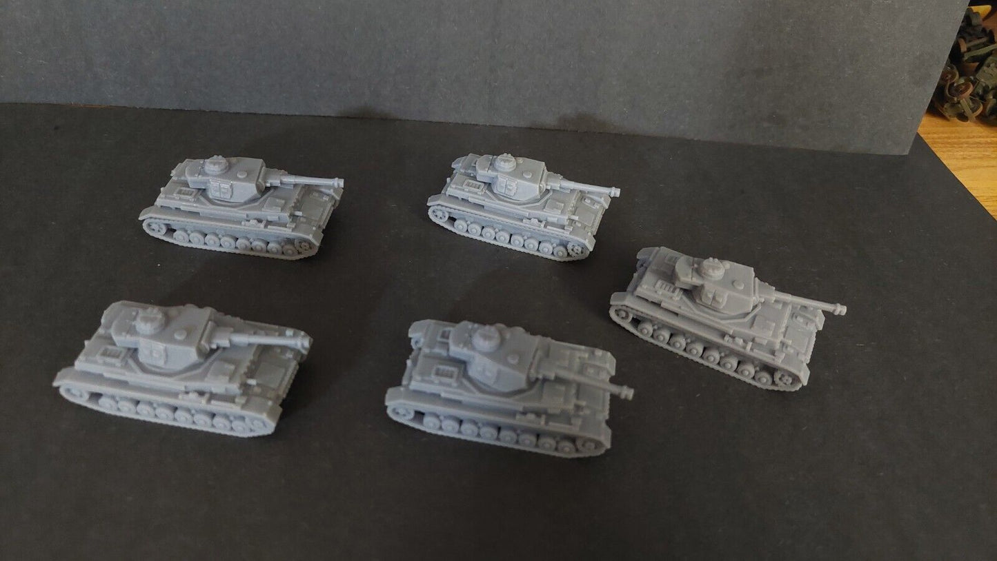 Panzer IV G tank platoon